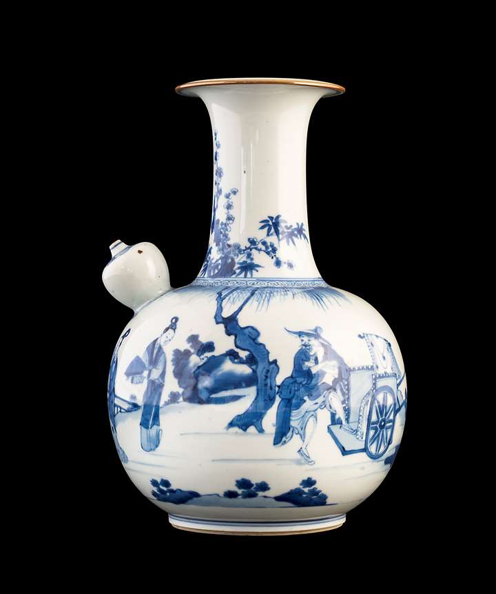 Large chinese porcelain blue and white kendi